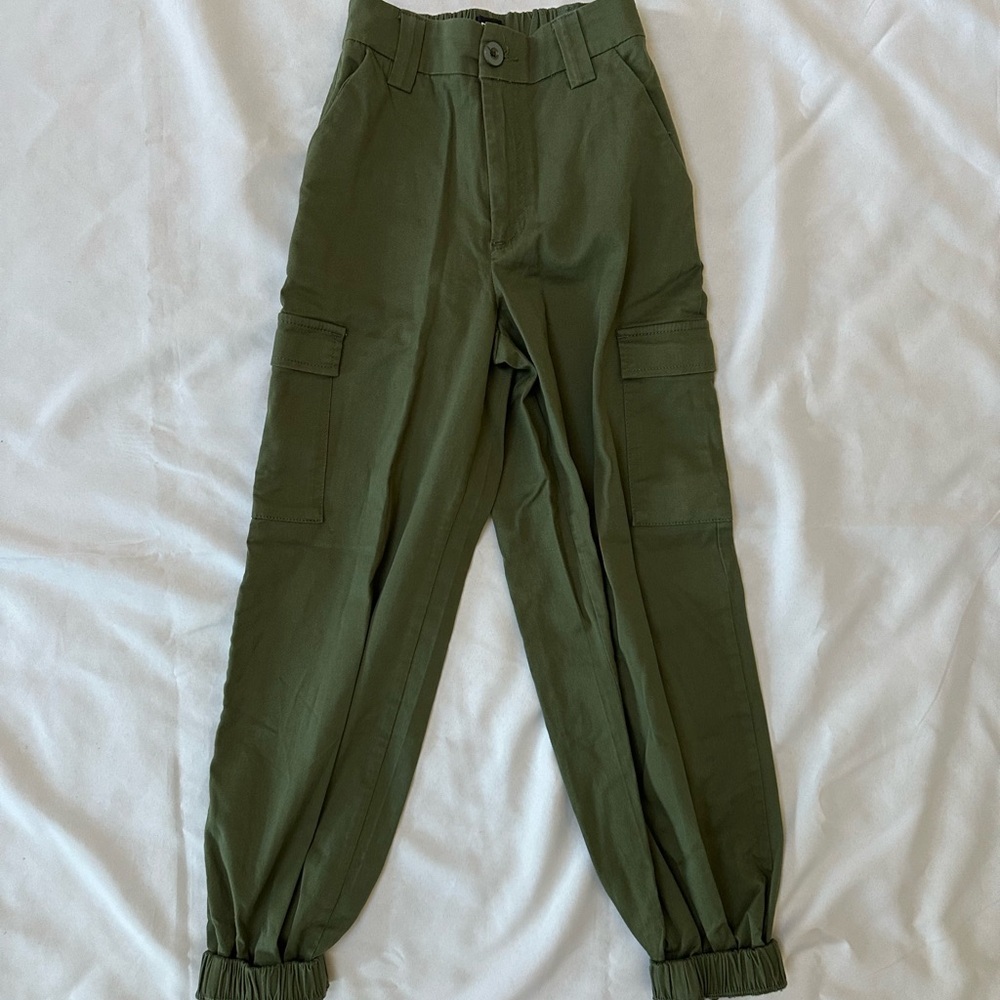 NWOT BDG by Urban Outfitters Olive Cargo Pants - SIZE XS